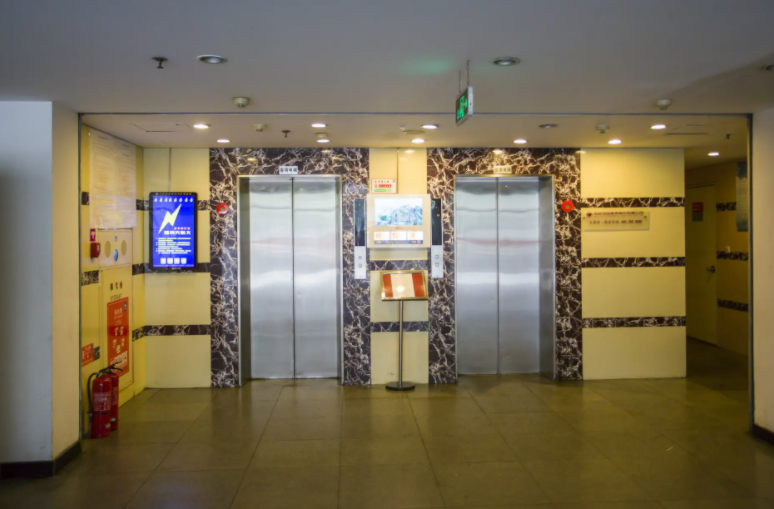  北京小区电梯广告费用查询(北京小区内的电梯广告费用如何？)